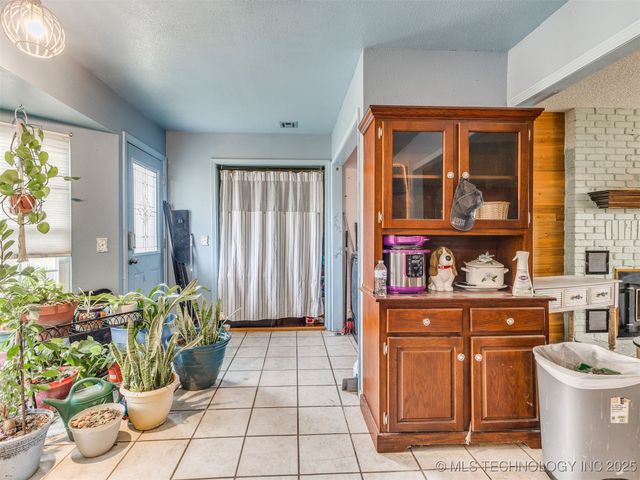 19184 E Summer Lane, Claremore, OK 74019