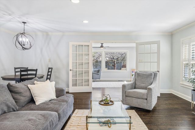 271 Sunset Avenue, Glen Ellyn, IL 60137