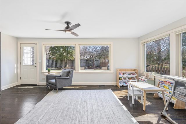 271 Sunset Avenue, Glen Ellyn, IL 60137