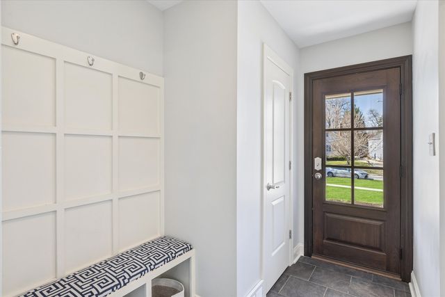 271 Sunset Avenue, Glen Ellyn, IL 60137