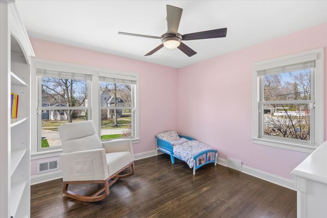 271 Sunset Avenue, Glen Ellyn, IL 60137