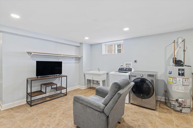 271 Sunset Avenue, Glen Ellyn, IL 60137