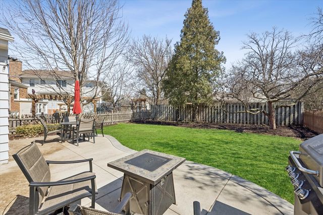 271 Sunset Avenue, Glen Ellyn, IL 60137