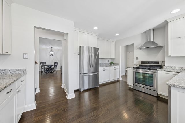 271 Sunset Avenue, Glen Ellyn, IL 60137