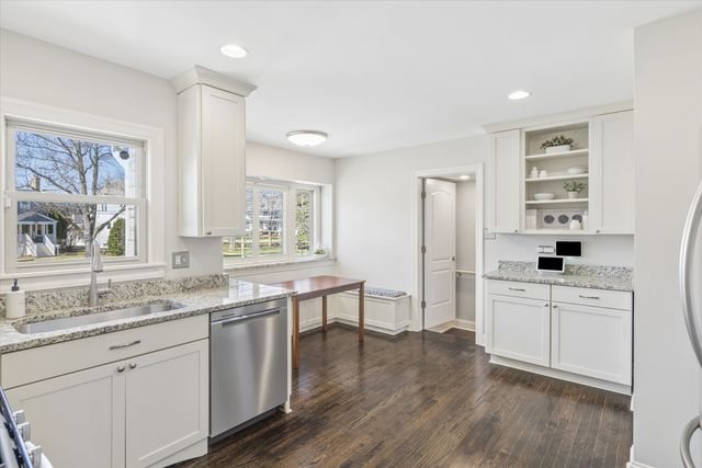 271 Sunset Avenue, Glen Ellyn, IL 60137