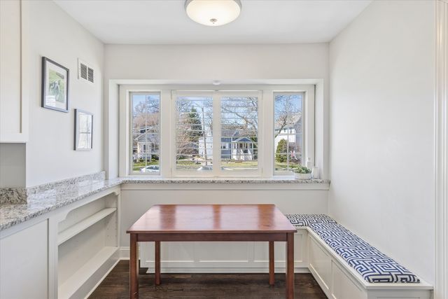 271 Sunset Avenue, Glen Ellyn, IL 60137