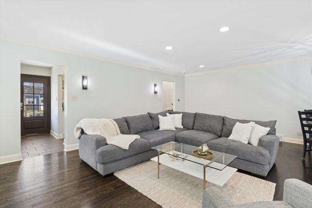 271 Sunset Avenue, Glen Ellyn, IL 60137