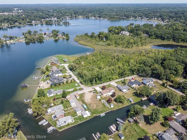 841 Driburg Drive, Commerce Twp, MI 48390