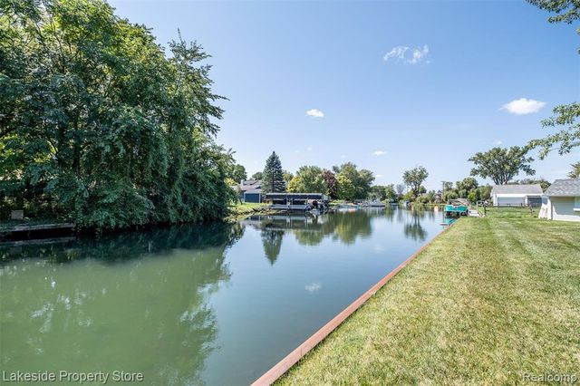 841 Driburg Drive, Commerce Twp, MI 48390
