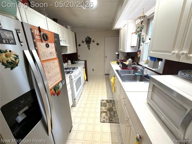 1004 Pelham Boulevard, Waterford, MI 48328