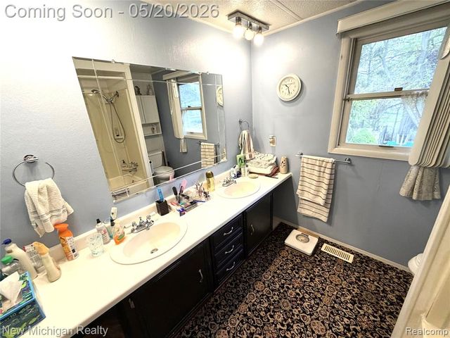 1004 Pelham Boulevard, Waterford, MI 48328
