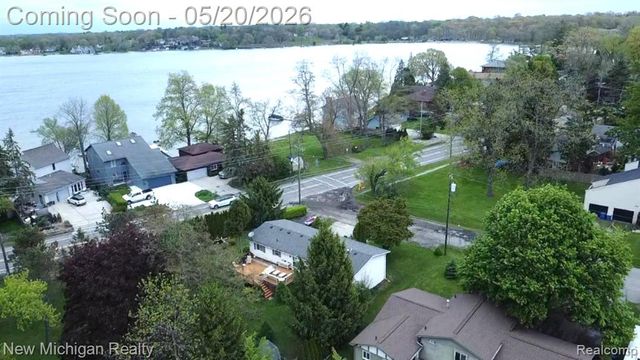 1004 Pelham Boulevard, Waterford, MI 48328