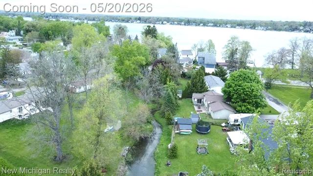 1004 Pelham Boulevard, Waterford, MI 48328