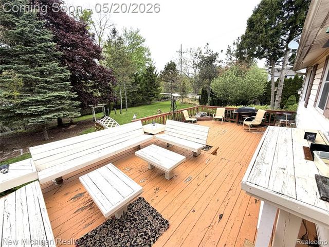 1004 Pelham Boulevard, Waterford, MI 48328