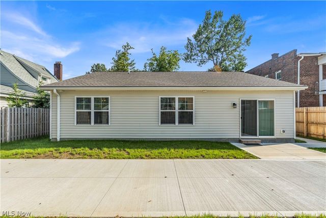 19 Third Avenue, Berea, OH 44017