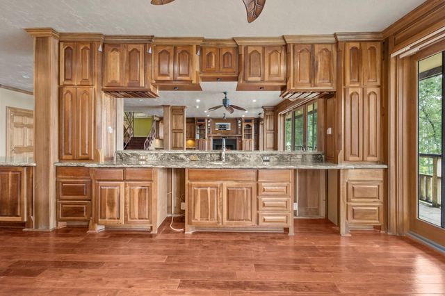 255 Laguna Pt, Hemphill, TX 75948