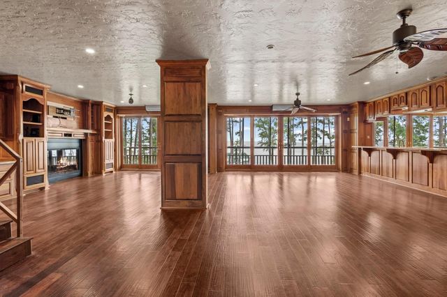 255 Laguna Pt, Hemphill, TX 75948