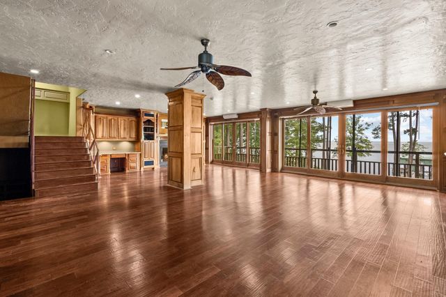 255 Laguna Pt, Hemphill, TX 75948