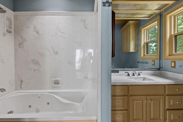 255 Laguna Pt, Hemphill, TX 75948