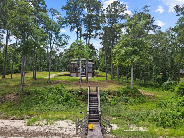 255 Laguna Pt, Hemphill, TX 75948