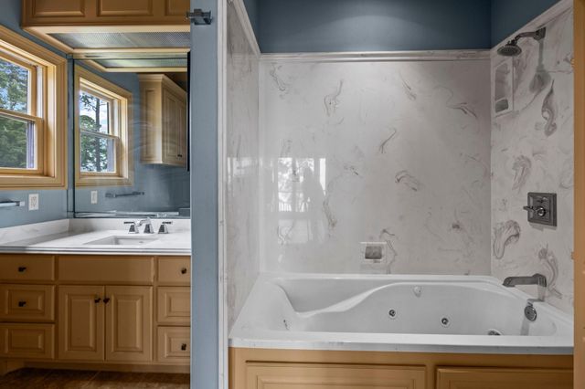 255 Laguna Pt, Hemphill, TX 75948