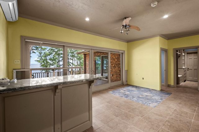 255 Laguna Pt, Hemphill, TX 75948