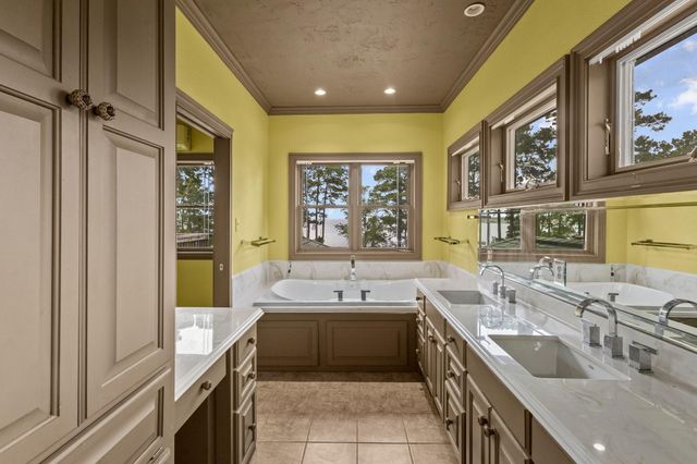 255 Laguna Pt, Hemphill, TX 75948