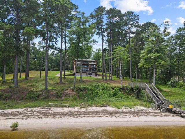 255 Laguna Pt, Hemphill, TX 75948