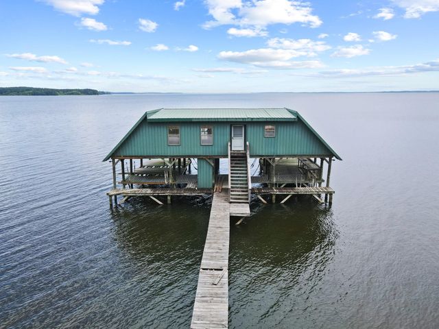 255 Laguna Pt, Hemphill, TX 75948