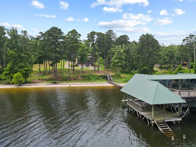 255 Laguna Pt, Hemphill, TX 75948