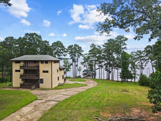 255 Laguna Pt, Hemphill, TX 75948