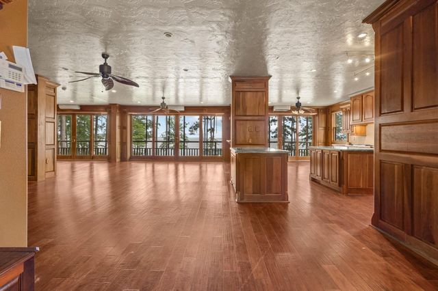 255 Laguna Pt, Hemphill, TX 75948