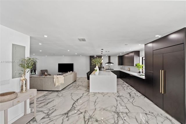 1850 NE 199th St, Miami, FL 33179