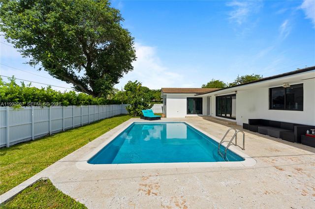 1850 NE 199th St, Miami, FL 33179