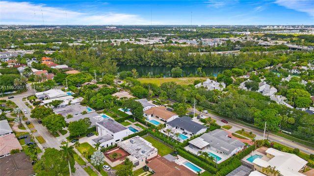 1850 NE 199th St, Miami, FL 33179