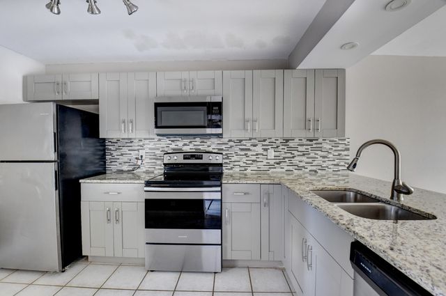 14 Royal Palm Way 2050, Boca Raton, FL 33432