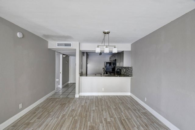 14 Royal Palm Way 2050, Boca Raton, FL 33432