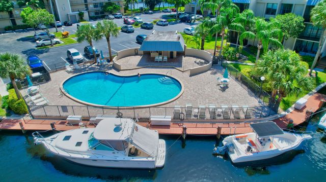 14 Royal Palm Way 2050, Boca Raton, FL 33432