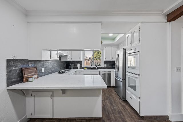 3230 W Pryor Avenue, Visalia, CA 93277