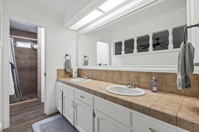 3230 W Pryor Avenue, Visalia, CA 93277