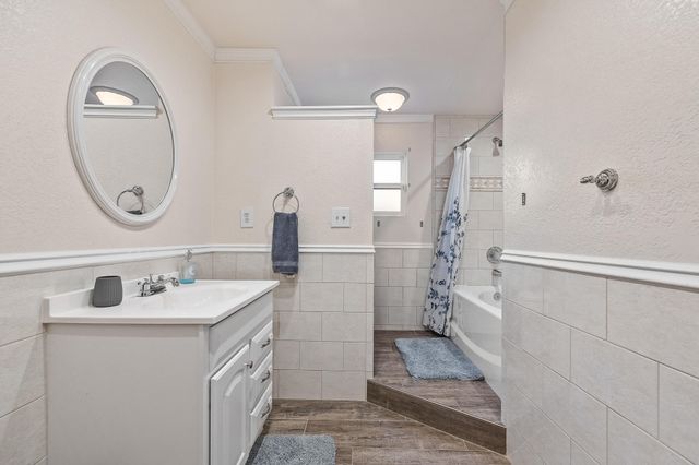 3230 W Pryor Avenue, Visalia, CA 93277