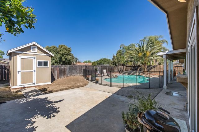 3230 W Pryor Avenue, Visalia, CA 93277