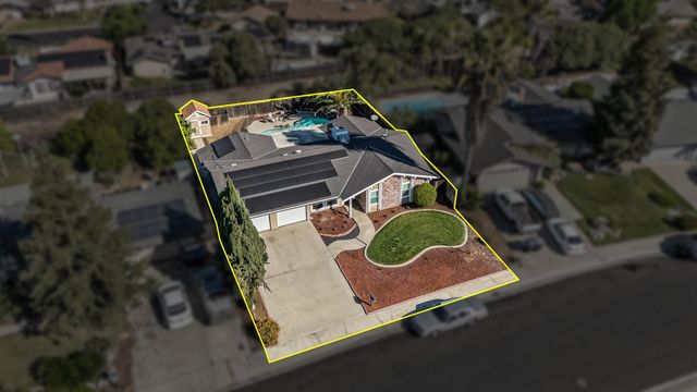 3230 W Pryor Avenue, Visalia, CA 93277