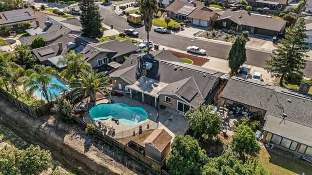 3230 W Pryor Avenue, Visalia, CA 93277