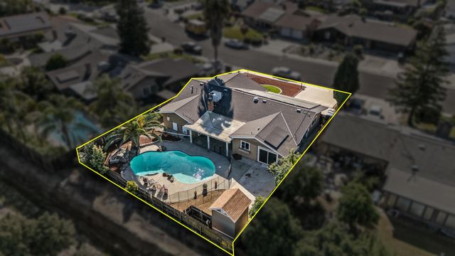 3230 W Pryor Avenue, Visalia, CA 93277