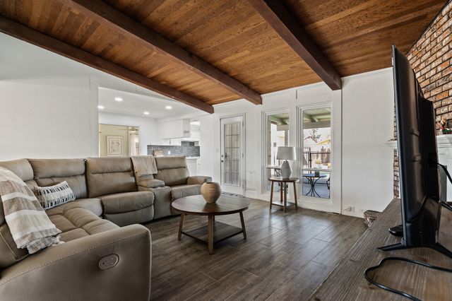 3230 W Pryor Avenue, Visalia, CA 93277