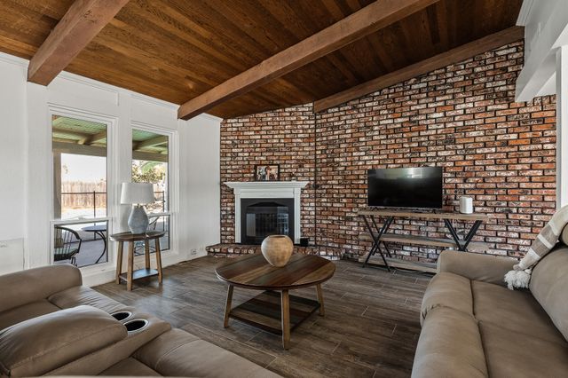 3230 W Pryor Avenue, Visalia, CA 93277