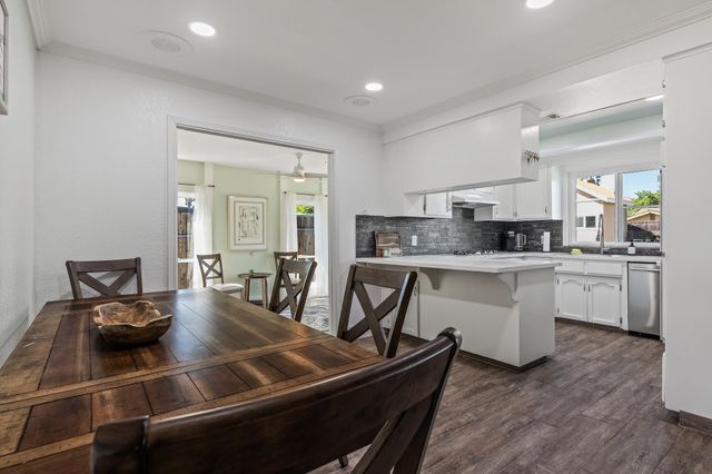 3230 W Pryor Avenue, Visalia, CA 93277