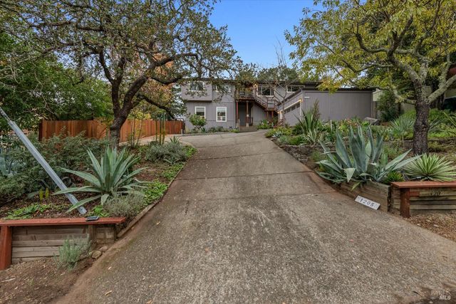 1205 Calle Del Arroyo Rd, Sonoma, CA 95476