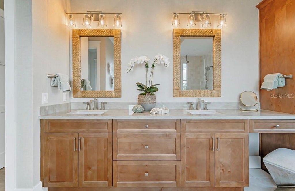 Image 19 of property listing at 332 HARBOUR SOUND COURT, Bradenton, FL 34209